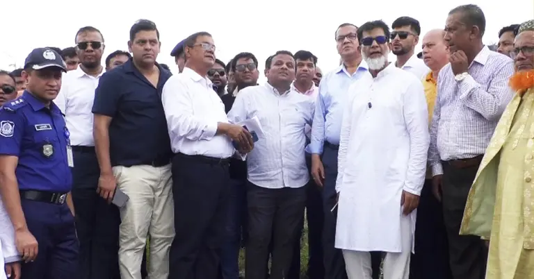 কায়েতপাড়া-নগরপাড়া ব্রিজের কাজ পরিদর্শনে প্রতিমন্ত্রী হাবিবুর রশিদ হাবিব